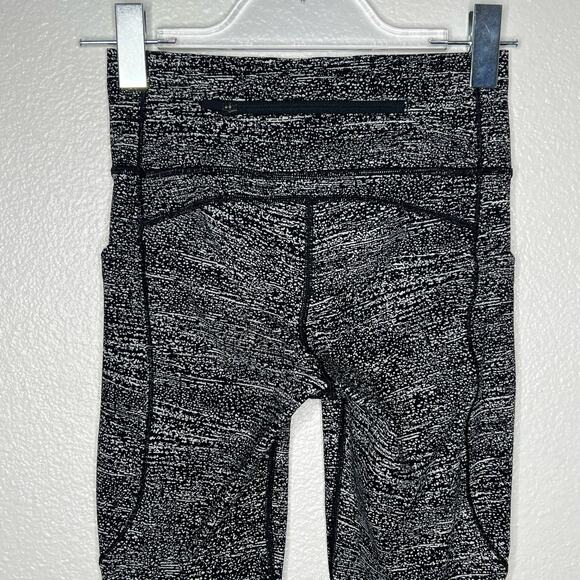 LULULEMON Pace Perfect 7/8 Tight (25") Legging Black White Womens 4 - Picture 13 of 14